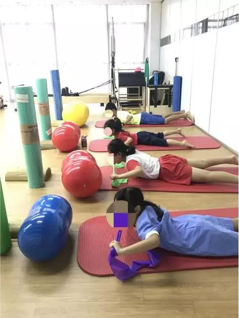 康睿仕青少年体态矫正暑假集训营正式开启_训练