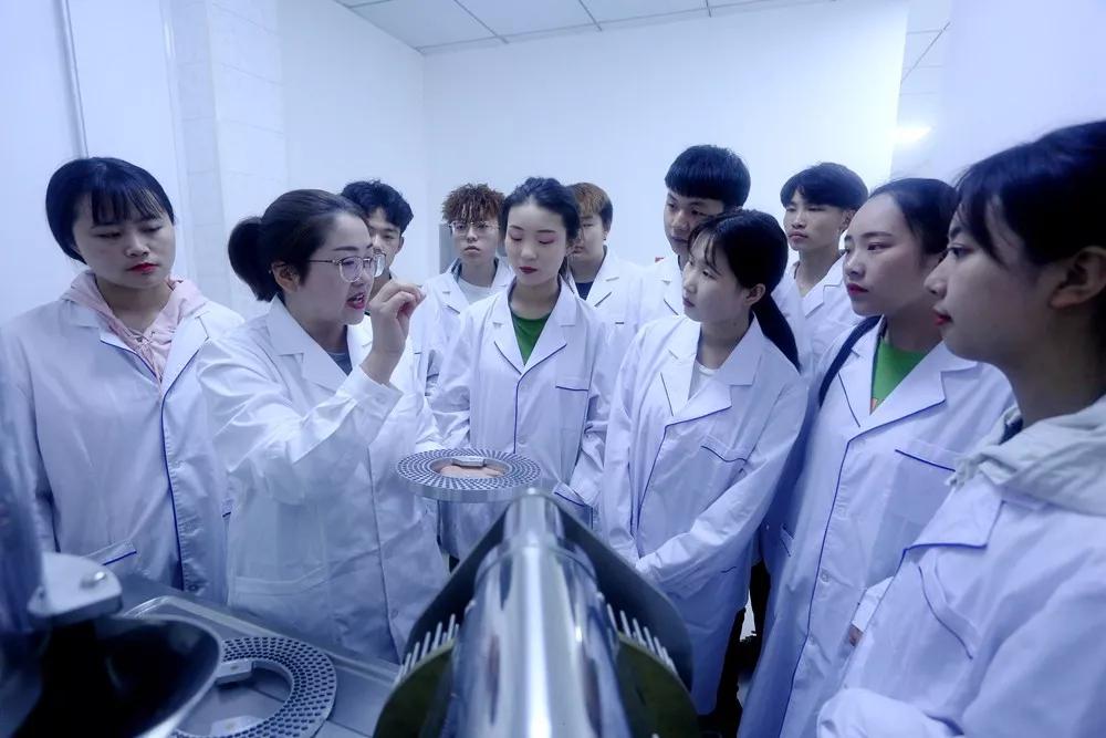 快点看西安医专为高职扩招准备了七道硬菜