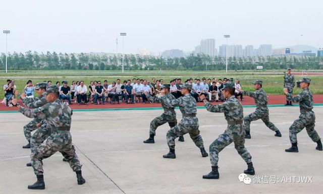 7月10日下午,在建軍節即將到來之際,省局組織幹部職工赴陸軍炮兵防空