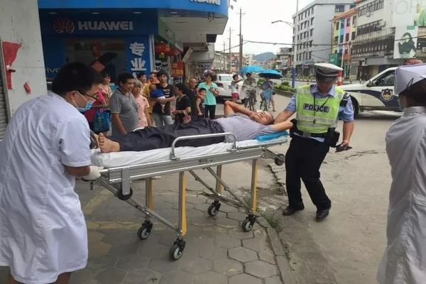 高要禄步中心小学附近发生的一幕!_肇庆