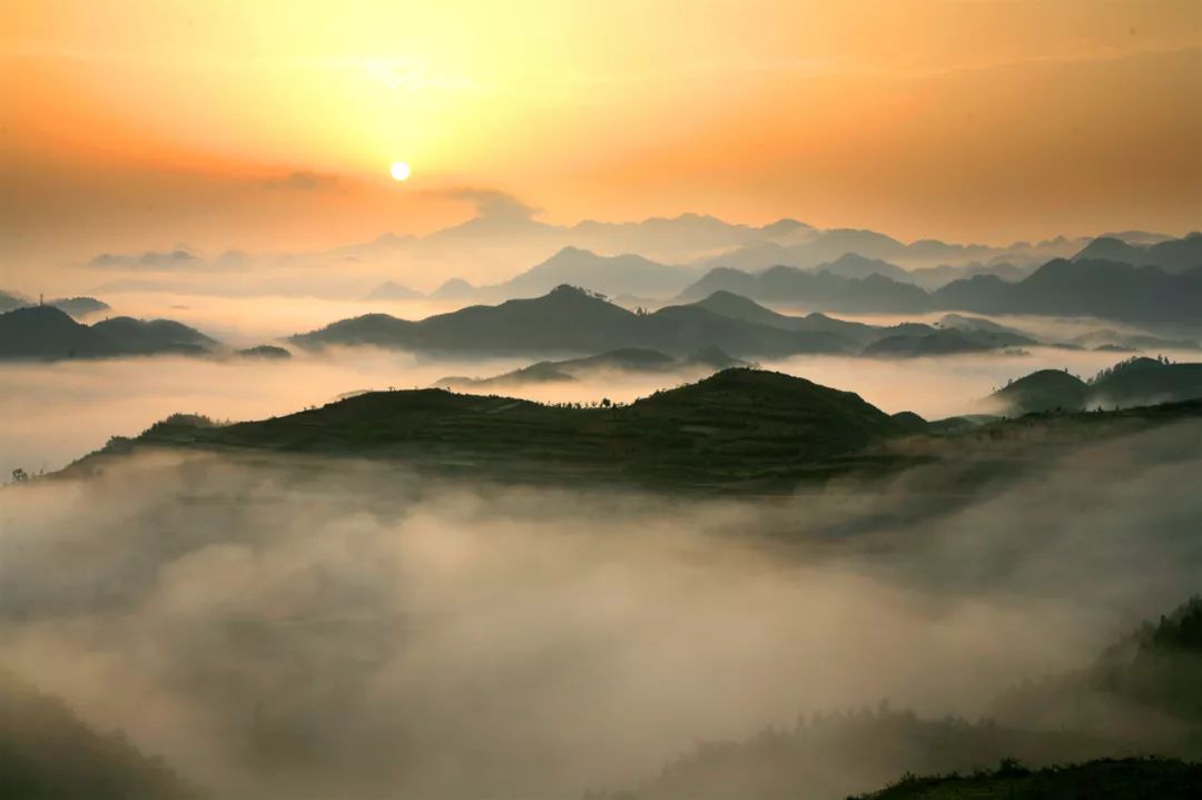 万山十二时辰会是什么样?每分每秒都是对生活的热爱_城市