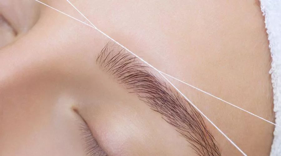 挽面 / 绞脸脱毛图片来源:丁香生活研究所设计部镊子通常会将毛发连根