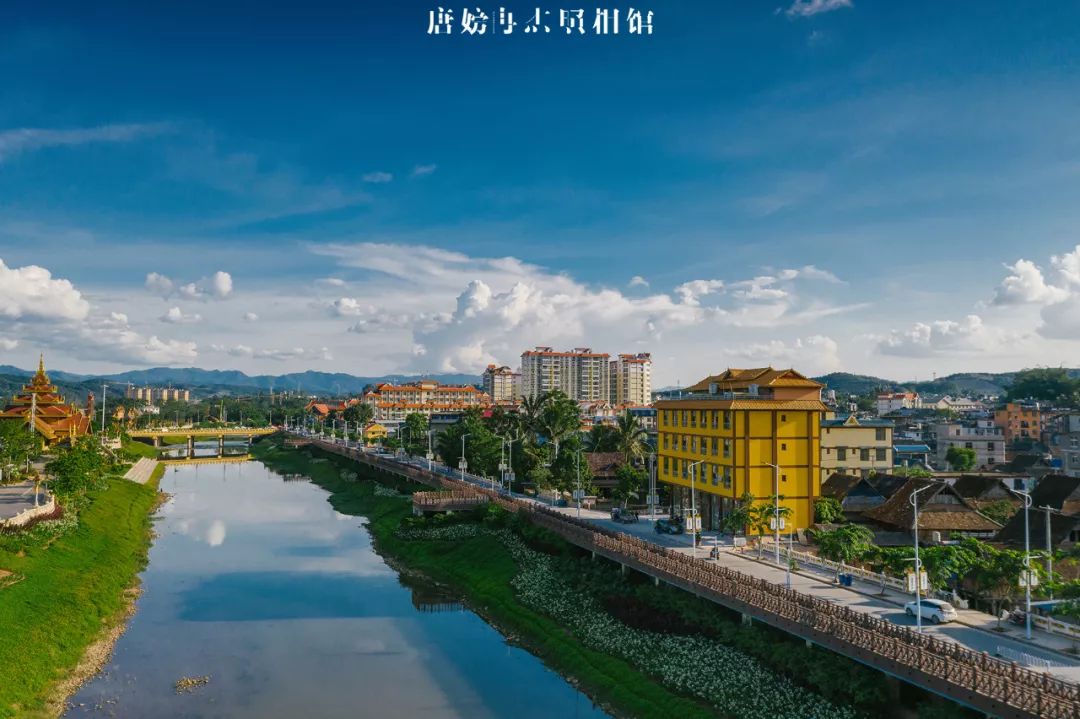 美了勐腊在天空中迷醉