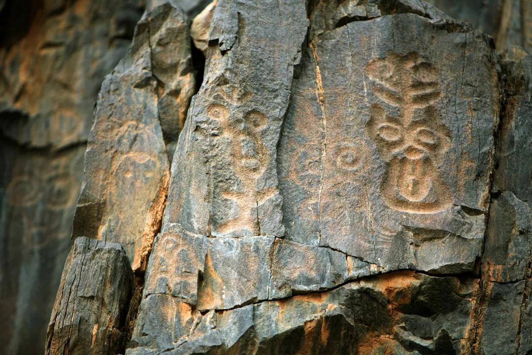 你好我叫阴山岩刻这是我的个人信息