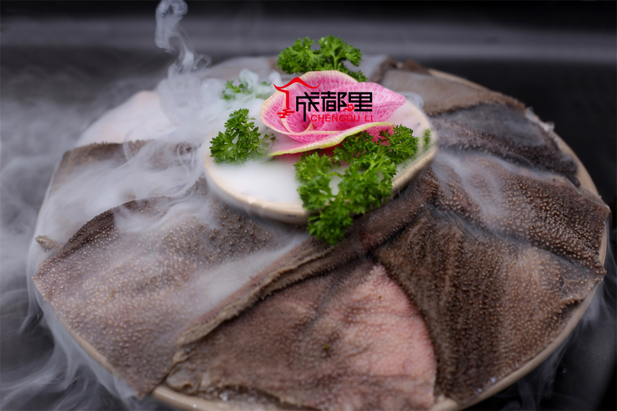 成都里火锅特色菜大揭秘——鲜毛肚