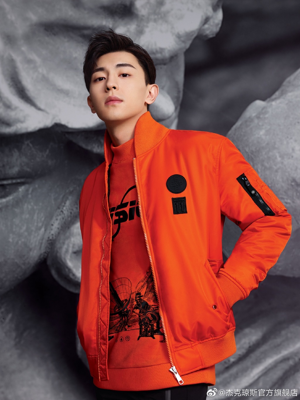 邓伦品牌秋季海报公开 释放酷帅型男的无限魅力_偶像