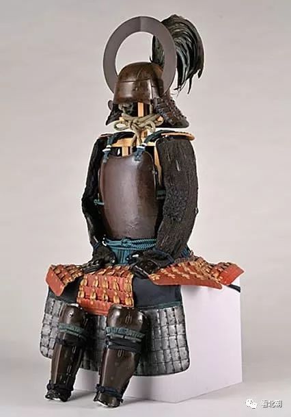 完成了对明军的三面包围,小早川隆景居中,立花宗茂在左,小早川秀包