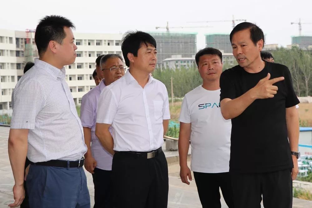 沙河市长要求确保两所学校今秋如期投入使用