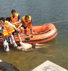 溺水者打捞上岸唐山遵化沙河一名十几岁男孩不幸落水身亡7月3日已经没