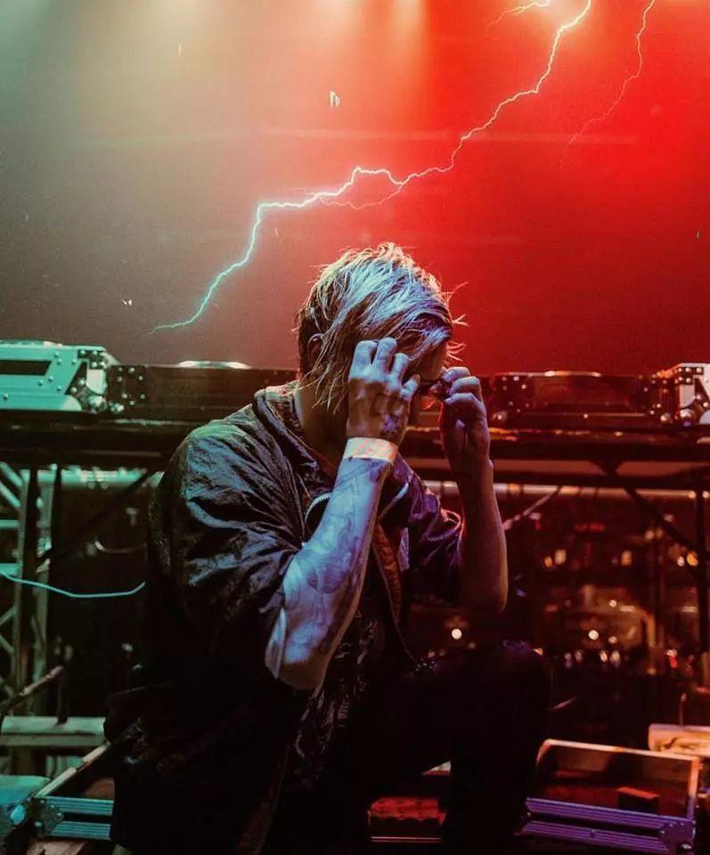 世界上最酷的玩蛇少年ghastly深圳superface酒吧