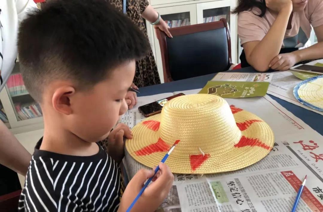 海安市白甸镇白甸村举行暑期少儿亲子绘画阅读活动 图3