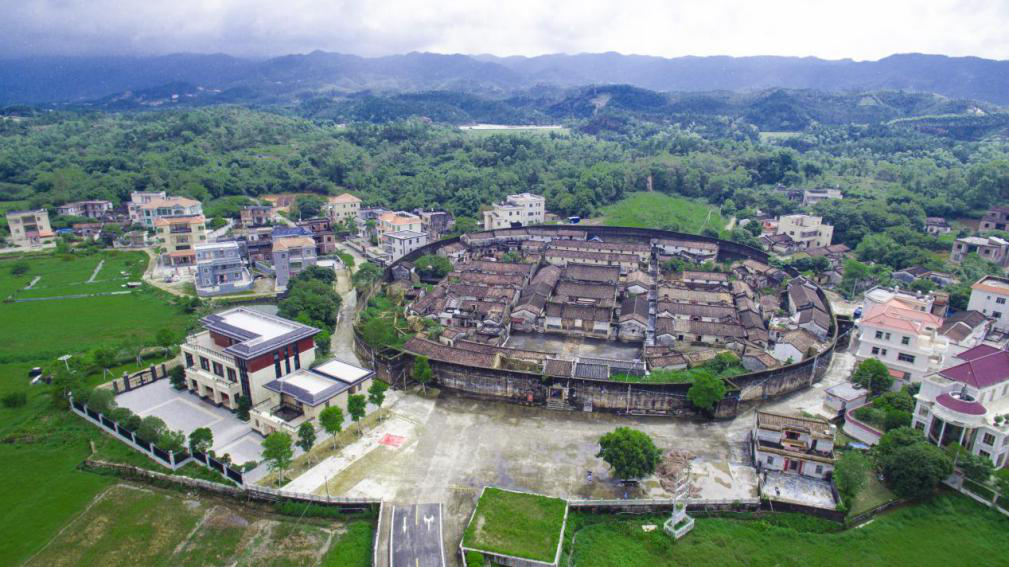 陆丰市大安镇新寨村被国家列为非文化遗产古村落,是首批中国传统村落