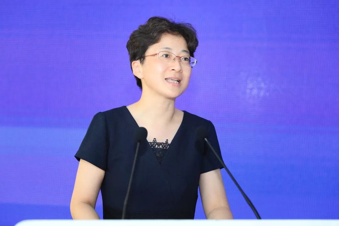 区委书记李秋峰宣布项目开工项目正式培土奠基那么,这到底是一所什么