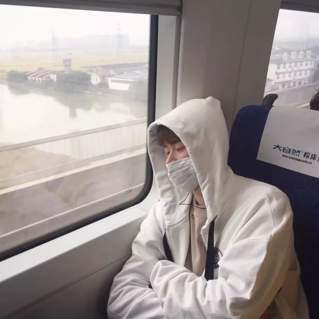 头像虚情假意的人你别说对不起你滚就是最好的道歉