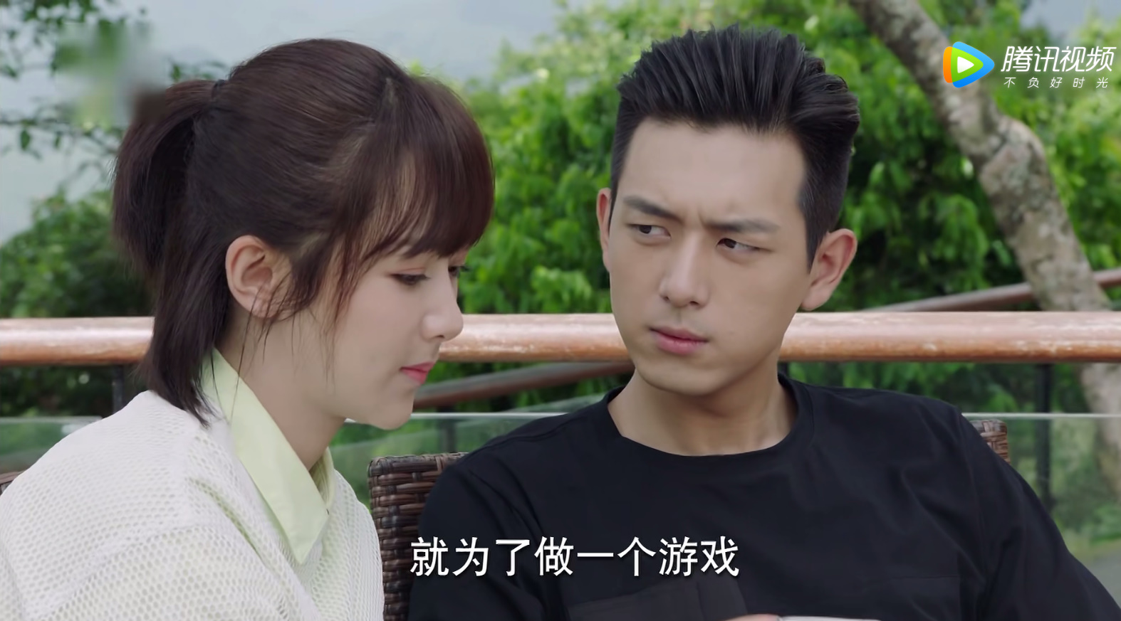 韩商言初吻被队员破坏佟年不放心临走主动献吻搞定韩商言