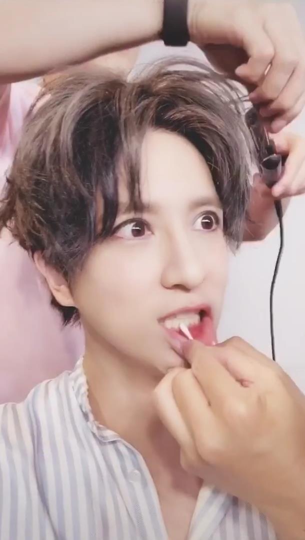 薛之谦视形象如粪土?头皮屑这么明显还出镜,谦友:我不要面子啊