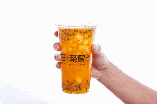 4日晚,北京电视台《生活这一刻》栏目播出《追踪甘茶度奶茶店后厨乱象