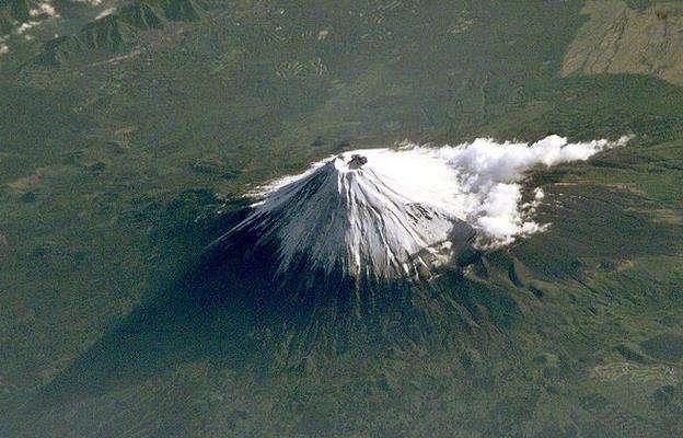 世界上火山口最大的活火山里面住着数万日本人已发出喷发预警