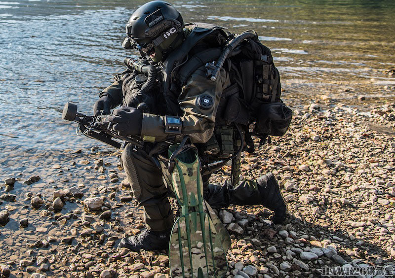 原创特种部队蛙人用什么装备战斗潜水员野外经验周让你大开眼界