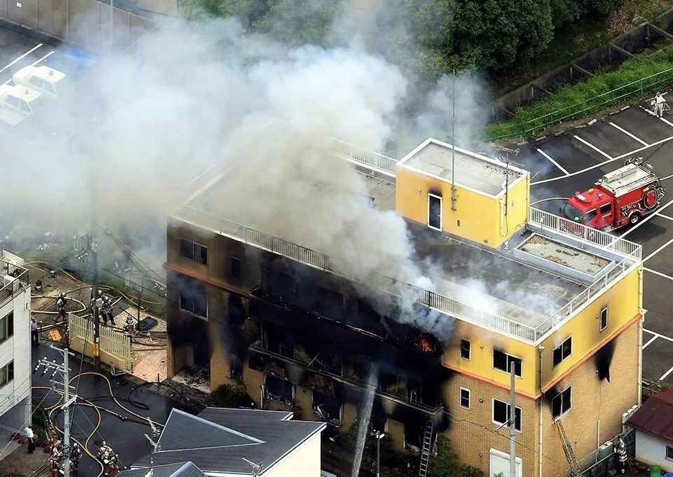 京都动画遭人纵火发生爆炸!目前已造成疑似10人死亡20多人情况不明