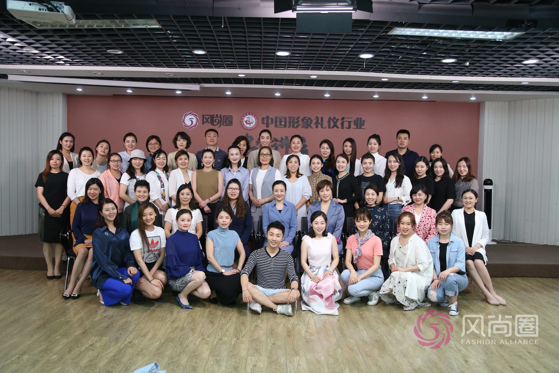礼仪培训班：学完礼仪培训师课程以后如何发展业务
