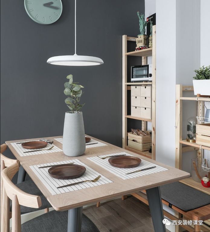 餐厅很小餐桌靠墙放背景咋做76