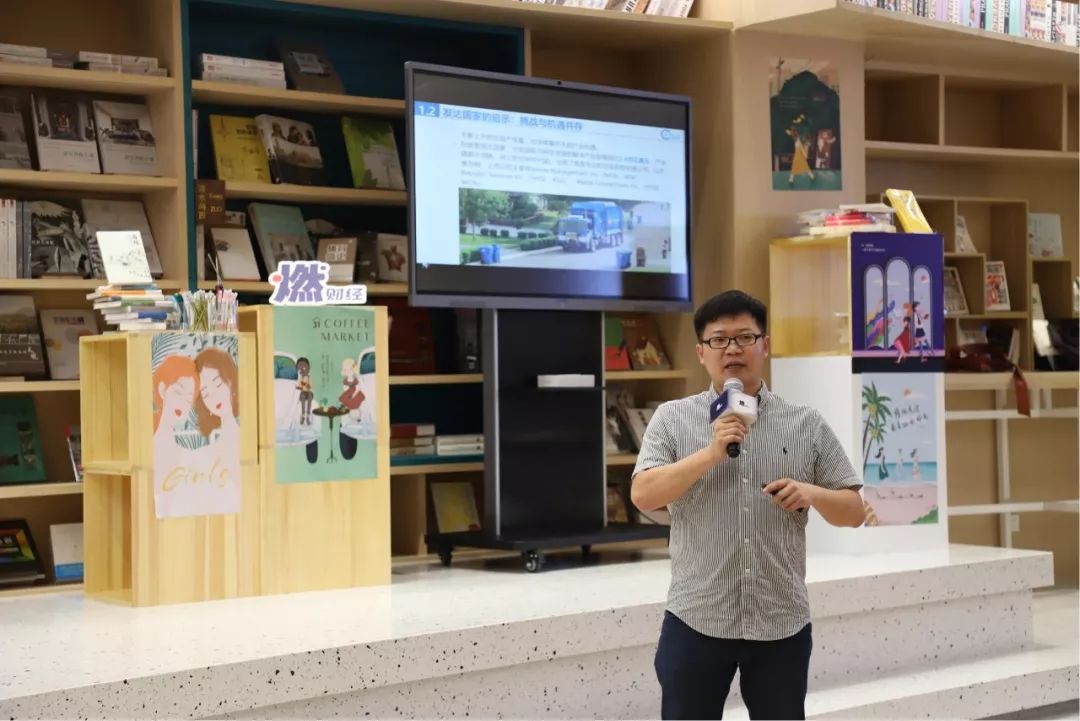 爱分类总经理徐源鸿为了简化垃圾分类的标准,徐源鸿创