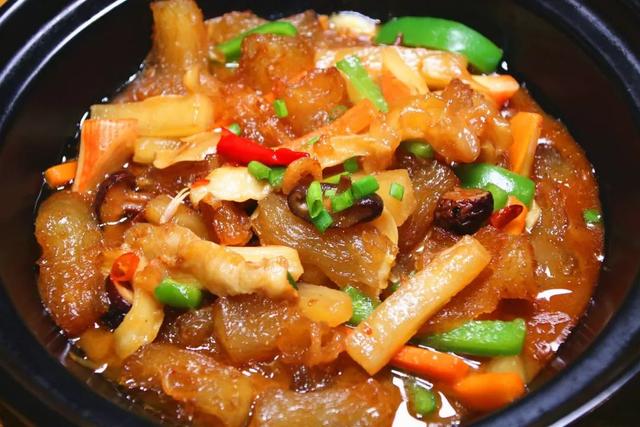 猪筋鱼胶煲口感不绵软又好吃的大肠没有秘诀,就是一定要新鲜,这样炒