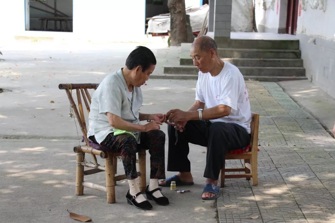 蔡甸侏儒街黑道人物图片