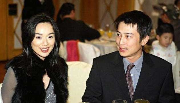 因耍大牌被巩俐换角,奉子成婚进豪门仅4年,现47岁无戏可拍_王静莹