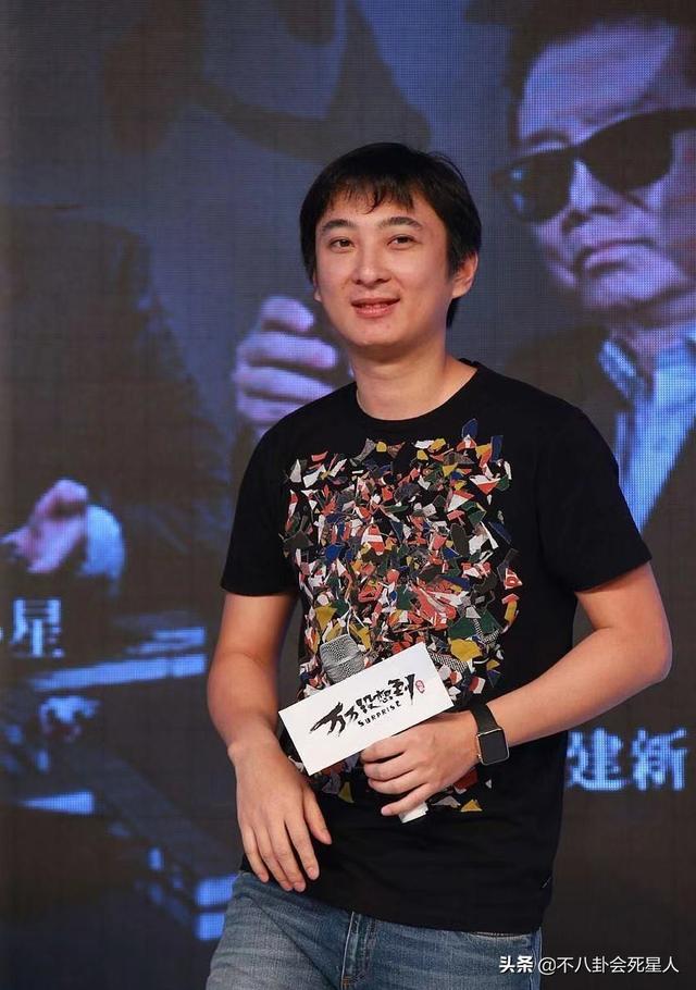 王思聪被冻结270万不在意,与好友聚餐胖成球,美女作陪笑容满面