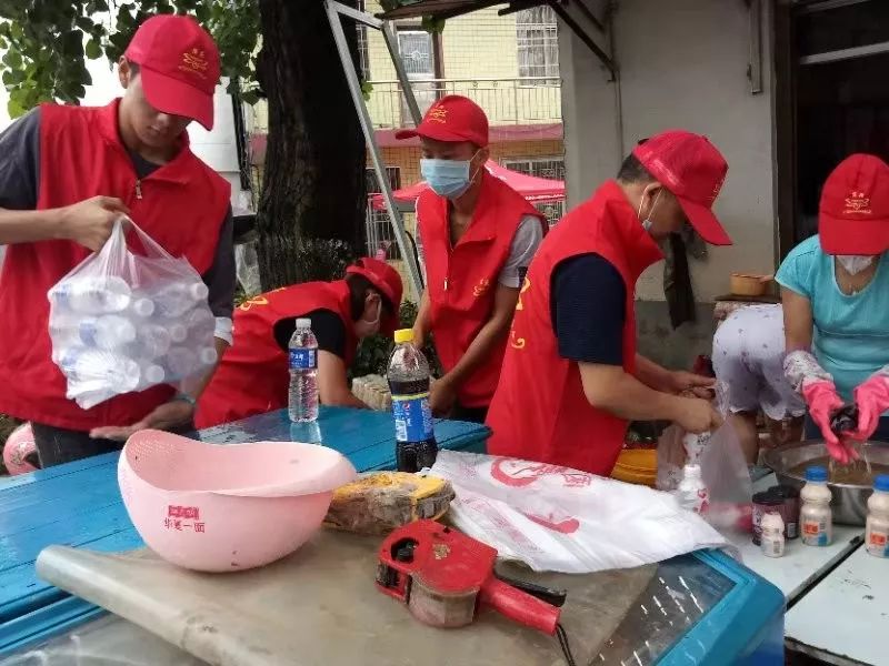 在这支队伍里,像缪文江这样的青少年还有很多,袁绍杰,彭李威,黎文鑫涛