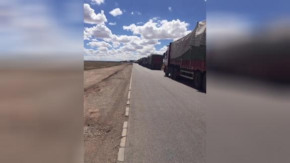 五道梁出事故开始堵车了