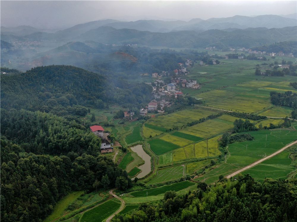 最新航拍万载双桥一原生态小山村的山水美景画面太美不敢看