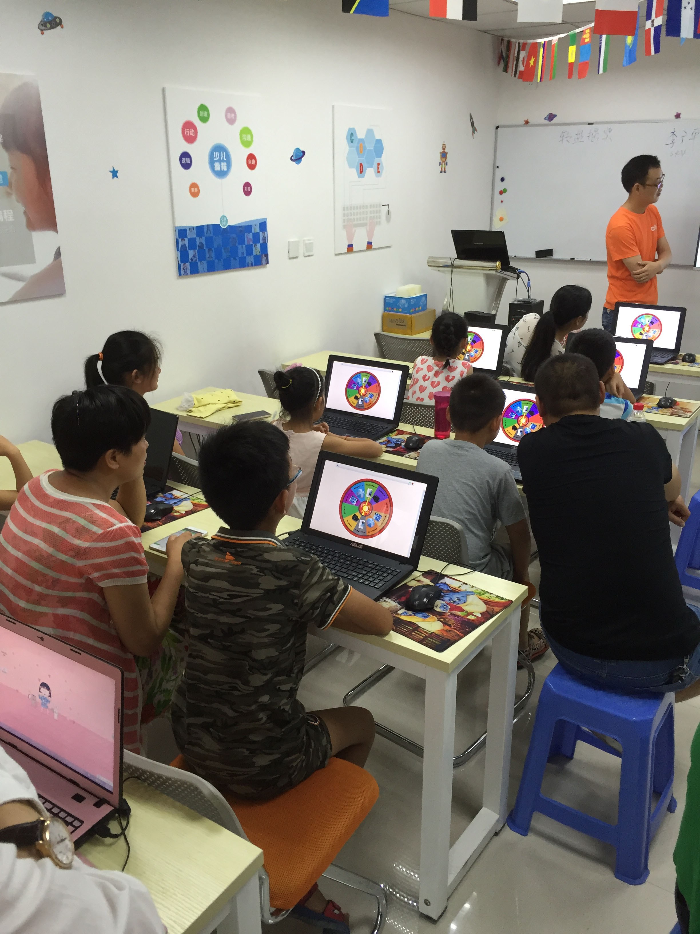 主要涉及包括scratchjrscratchc++python等相关适合3