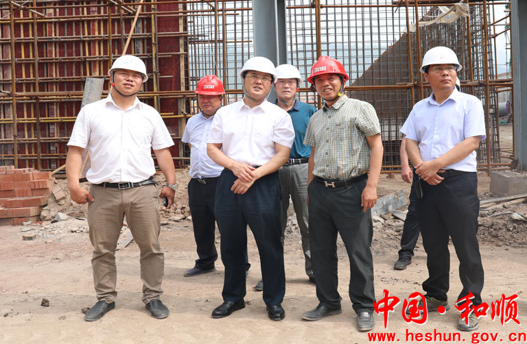 政府县长马海军深入水煤浆集中供热项目现场办公