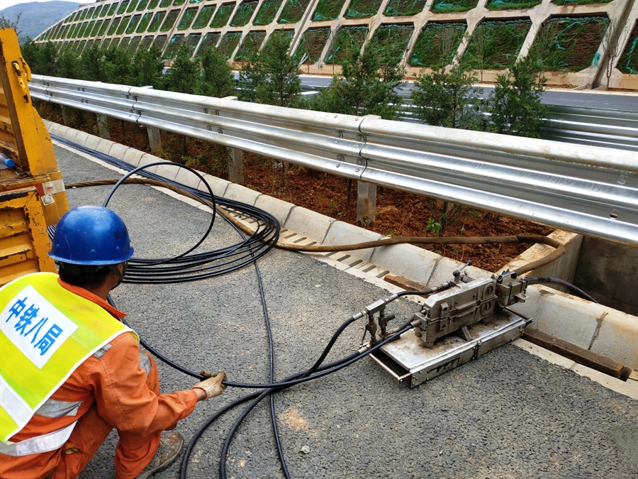 光缆气吹敷设法助力寻沾高速机电工程提质增效
