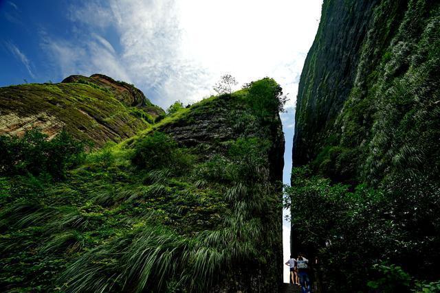 中国丹霞第一峰全国之最的一线天