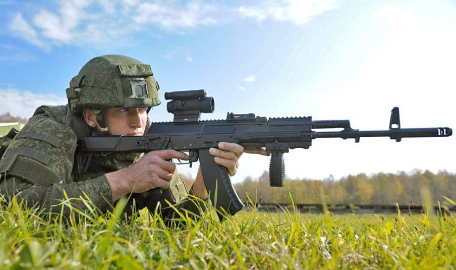 它就是德軍後期裝備的stg44突擊步槍,定型投產後則是mp44突擊步槍