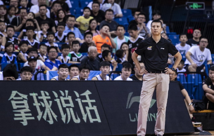 刘雁宇8分6篮板2盖帽1助攻1抢断,刘清政出场12分钟得到2分5篮板3助攻