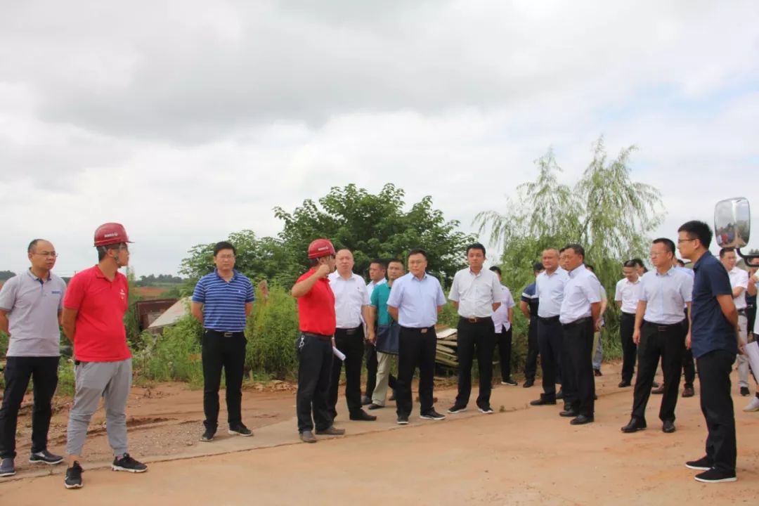 7月15日,受市委书记袁和庚委托,市委副书记,市长康健组织召开我市新型