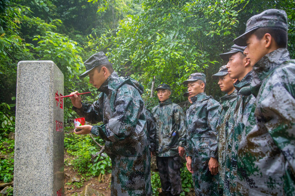 记者手记体验在中越边境戍边的日子