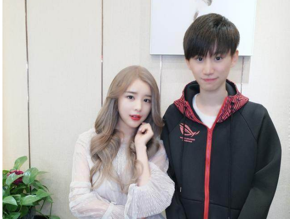 物资的还是英雄联盟电竞选手金泰相doinb和他的妻子前电竞解说糖小幽