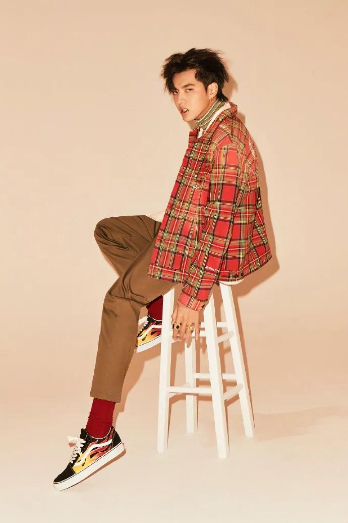 《大碗宽面》心态回归,凡式穿搭重新定义嘻哈时尚!_吴亦凡