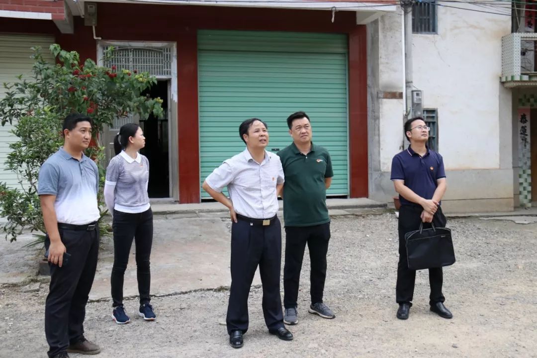 随后,团市委涂远泽副书记一行在上坪镇就乡村志愿驿