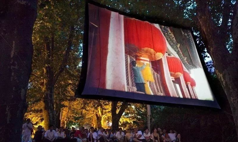 两根竹竿一块幕布在嘉定看露天电影的日子你怀念吗