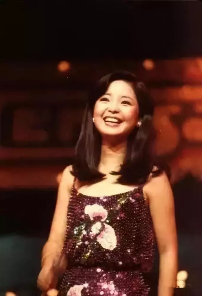 邓丽君,原来是这么的诙谐幽默!(附70首歌曲集)