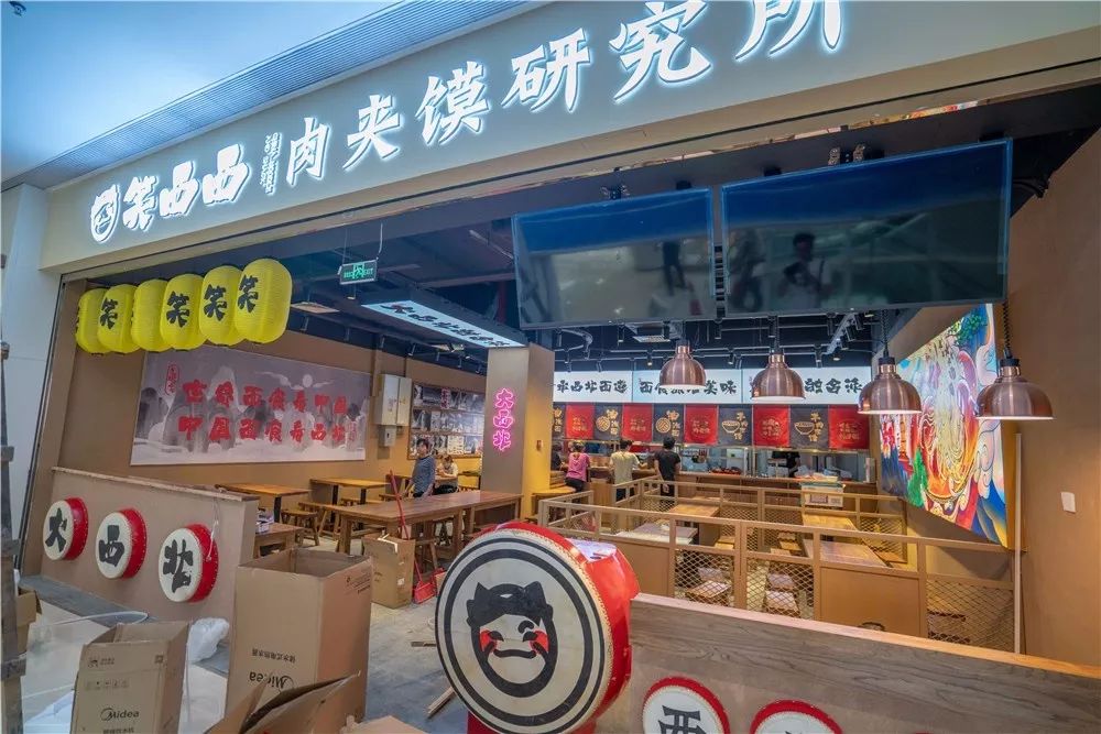 加上地下停车场,广场,顺成·大融城约有1500-2000个停车位.