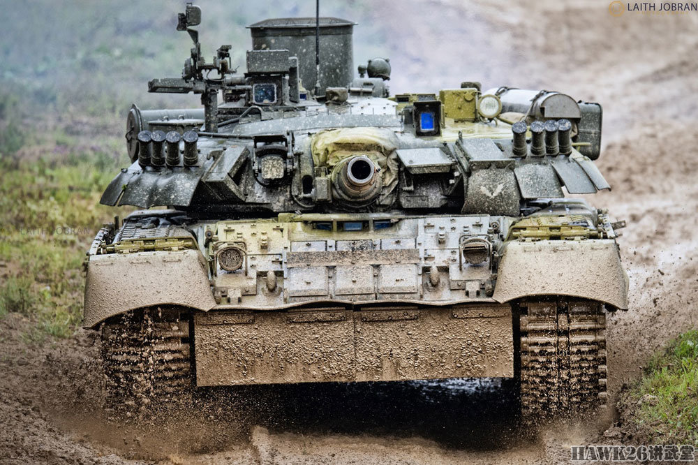 原创集腋成裘:女兵惊艳法国阅兵式 俄t-80u女子车组参加坦克两项