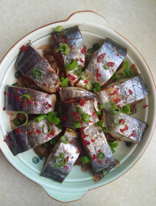 自创胶东菜,咸鲅鱼蒸萝卜干,在家就能做,很下饭